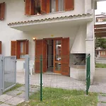 With Garden Close To - Beahost Апартаменты Бибионе