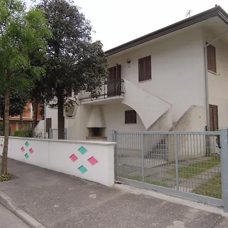With Garden Close To - Beahost Apartment *