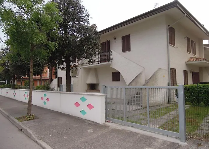 With Garden Close To - Beahost Apartment *